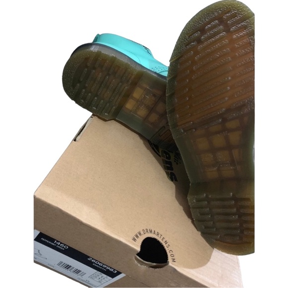 NWT  DR.MARTENS 1460 SMOOTH LEATHER BOOTS - Picture 11 of 12